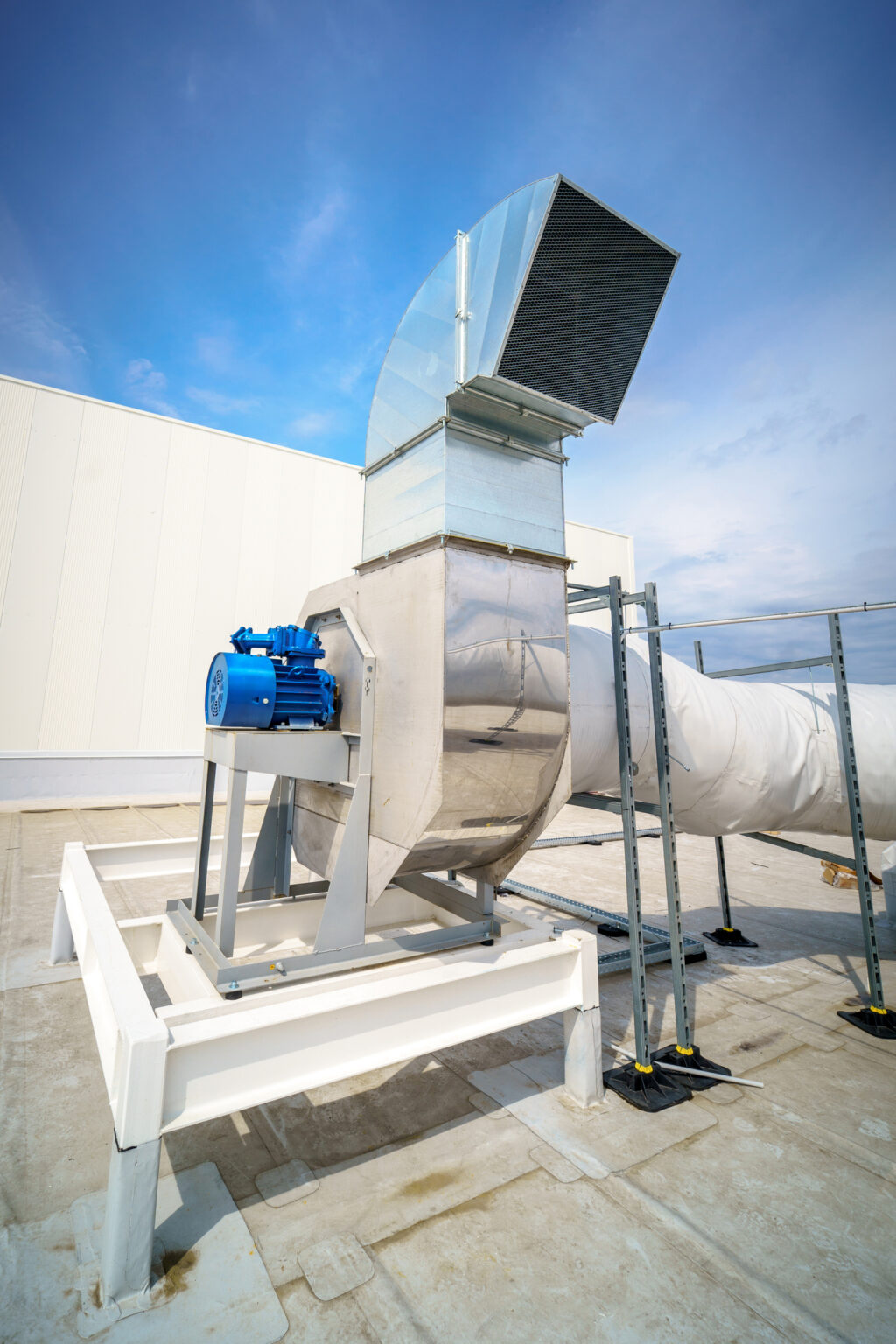 The air conditioning & ventilation system of a large industrial building is located on the roof, consistsing of air ducts, air conditioning, smoke removal & ventilation
